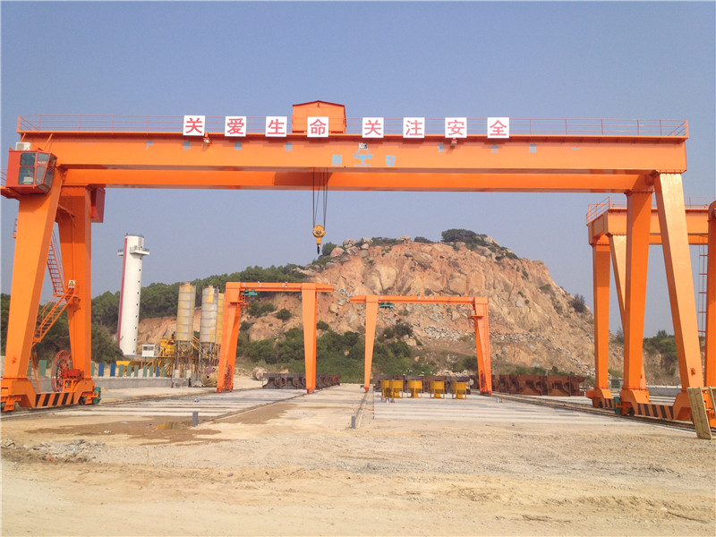MG型雙梁門式起重機(jī).jpg