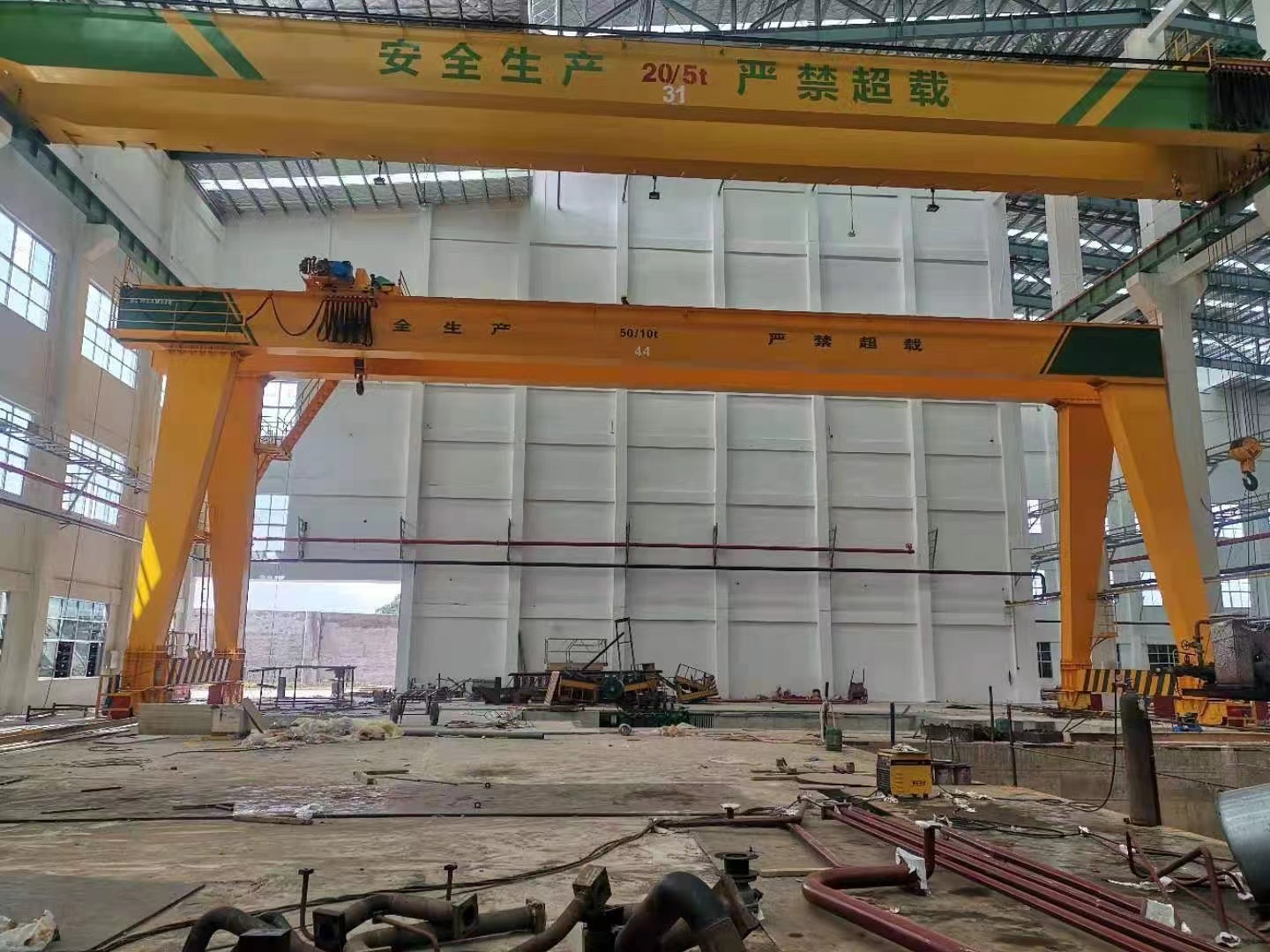 鳳鋁50噸門式起重機(jī).jpg 50噸門式起重機(jī)